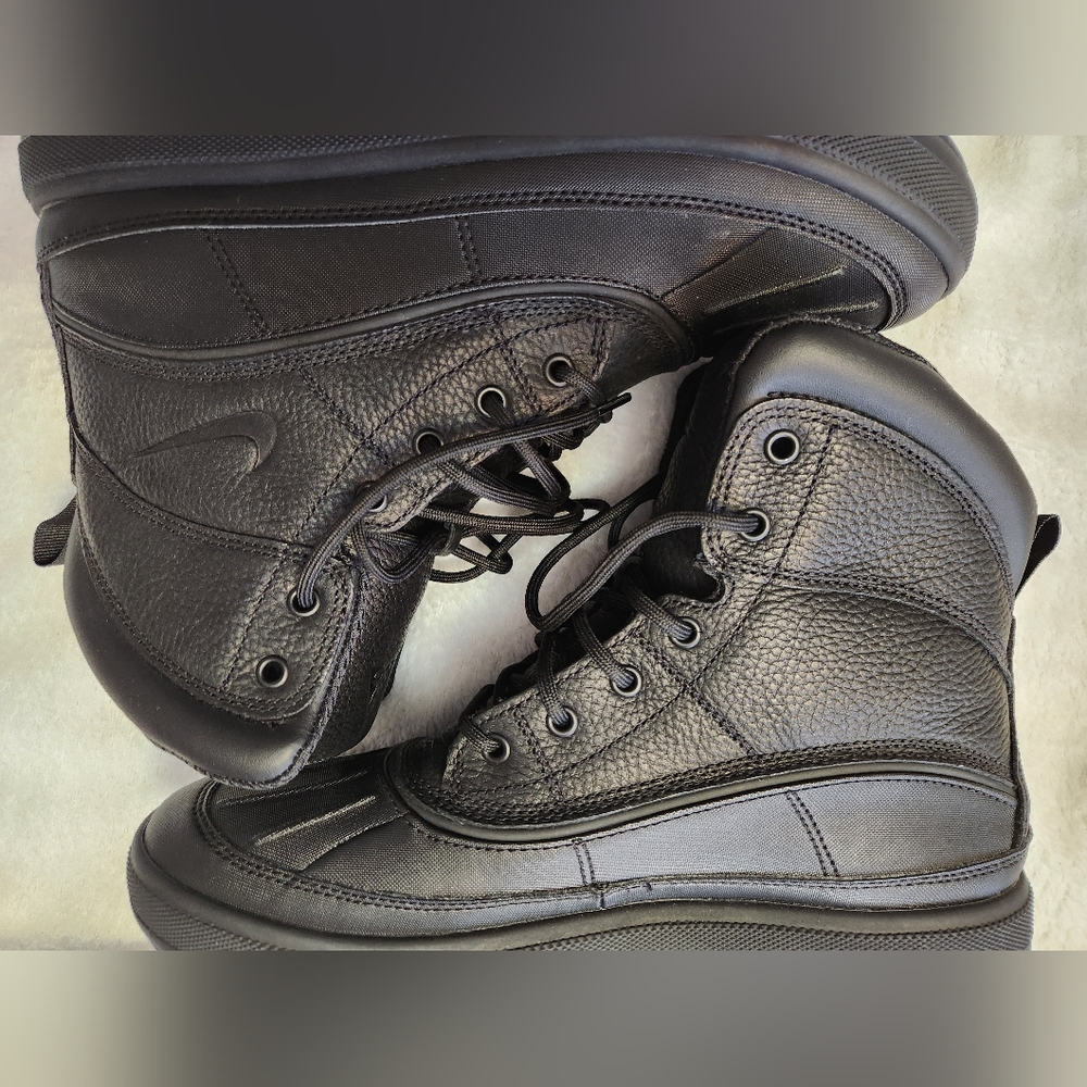 NIKE Woodside ACG BOOTS (with box)